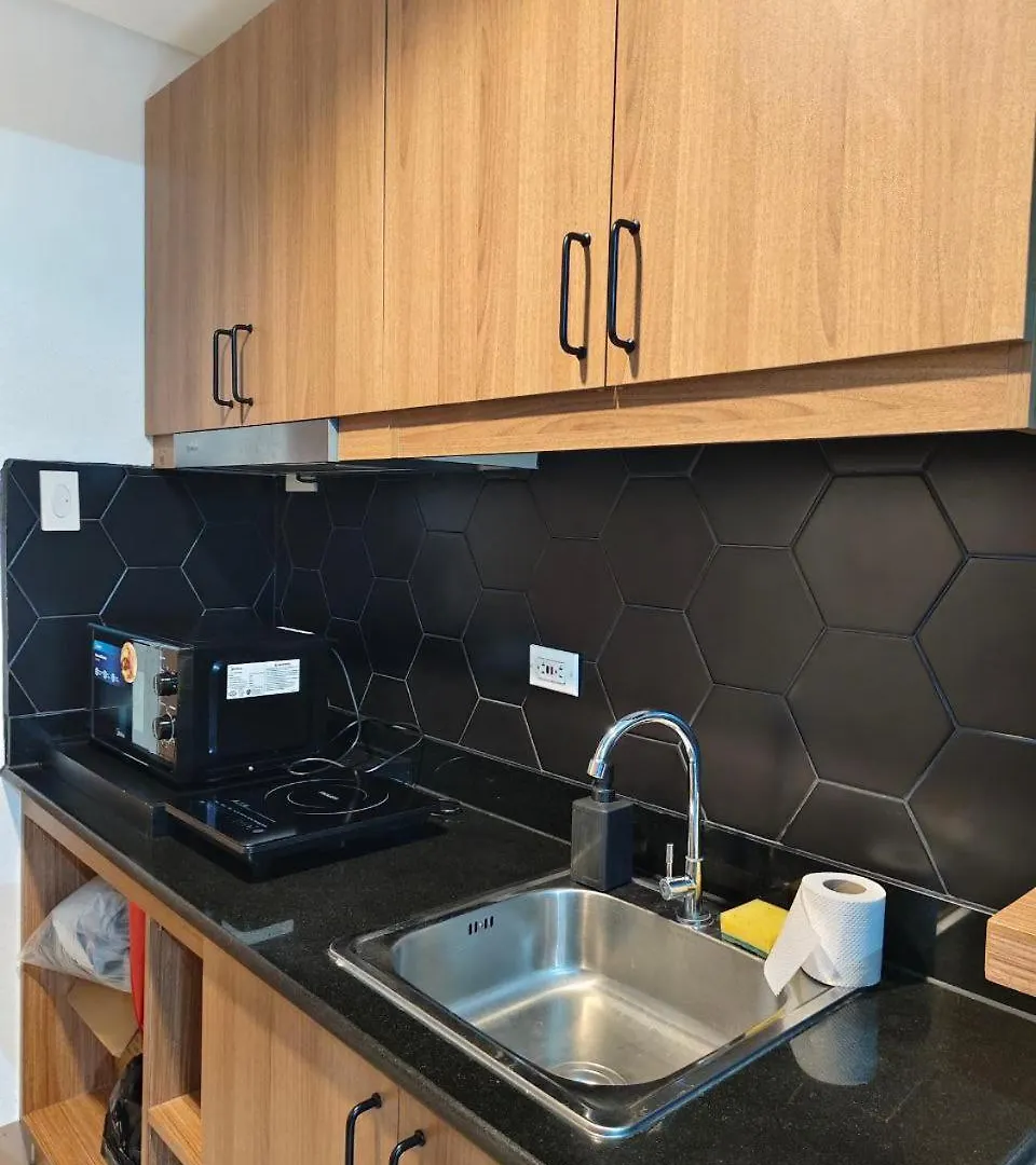 Relaxing Staycation With Free Coffee - Netflix Manila Apartment